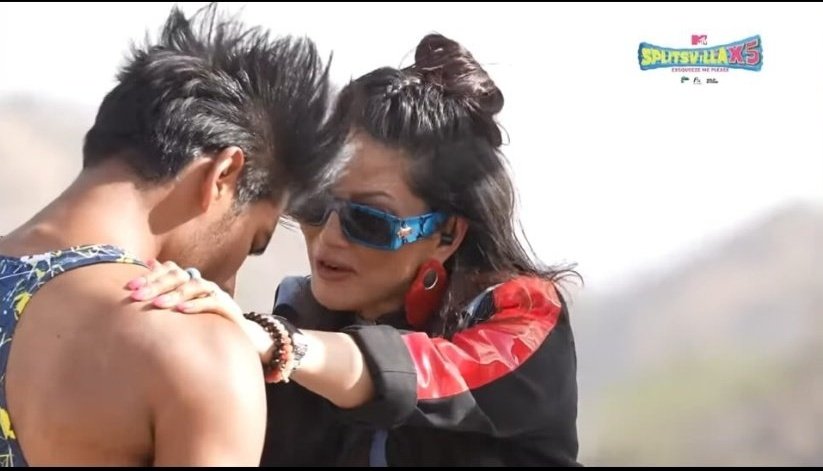 Bigboss_News_'s tweet photo. It's a heartbreaking news OF Diggy fans.. kashish will choose 10 lakh taka I thought it might be a rumor but it is true he chose 10 lakh .. Nothing to say I'm crying for him.. Despite digvijay not being the winner, he has made a place in the hearts of fans.. 

OUR WINNER DIGVIJAY https://t.co/RdZTLUvSQH