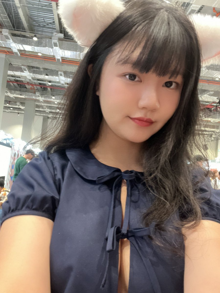 jessieliu676's tweet photo. 今天帶著S去成人展，第一次來，好多辣妹😍他很開心跑來跑去看辣妹好可愛☺️
@Arina_cc 也有一起來，下次相約開一攤哈哈哈哈哈😂

#成人展 https://t.co/Xu6pJ9vJWy