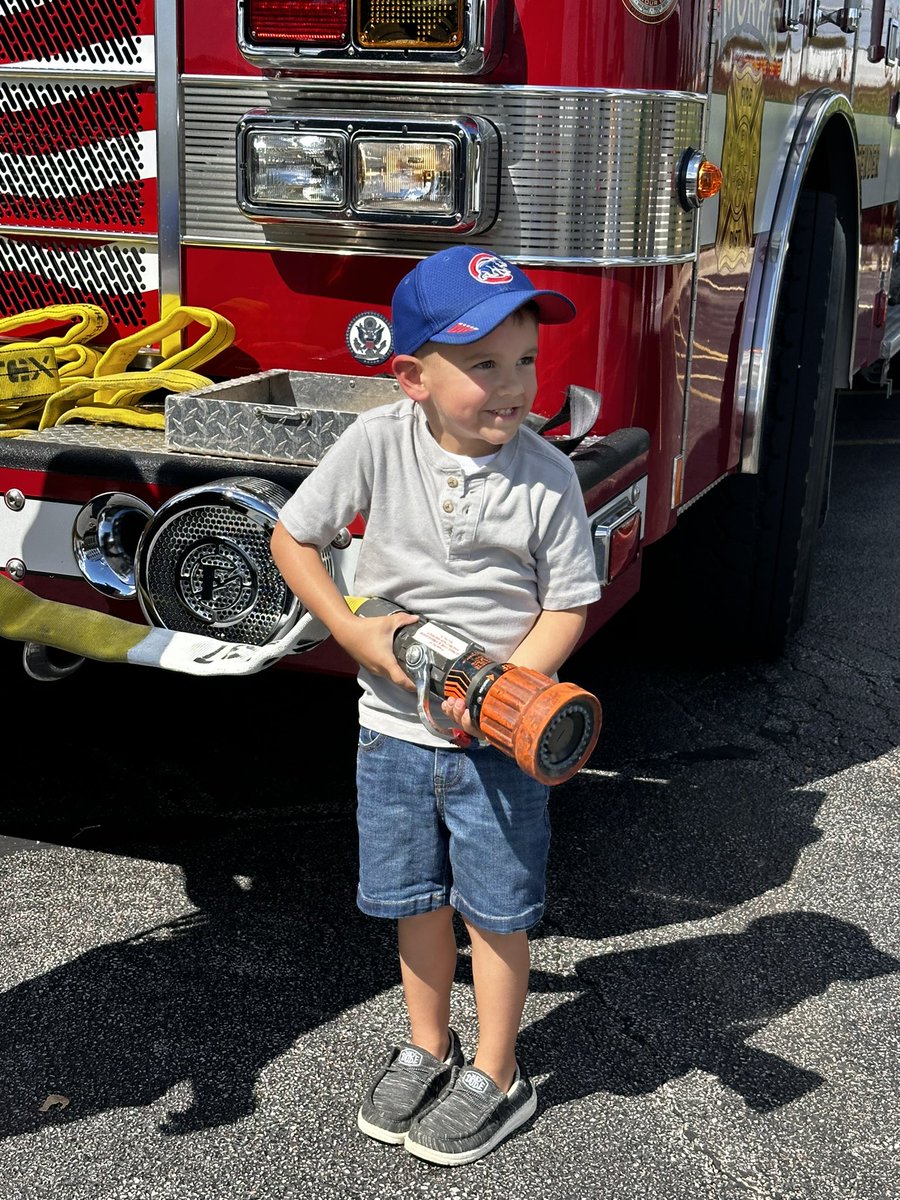 1789Chilis's tweet photo. Morris Chilis had the privilege hosting a Make A Wish dinner for a very special family! Our special guest got to play in a fire truck, squad car, and race car! A huge thank you to everyone that made this extra special! #chilislove @GumpMike https://t.co/1KXVTROR39