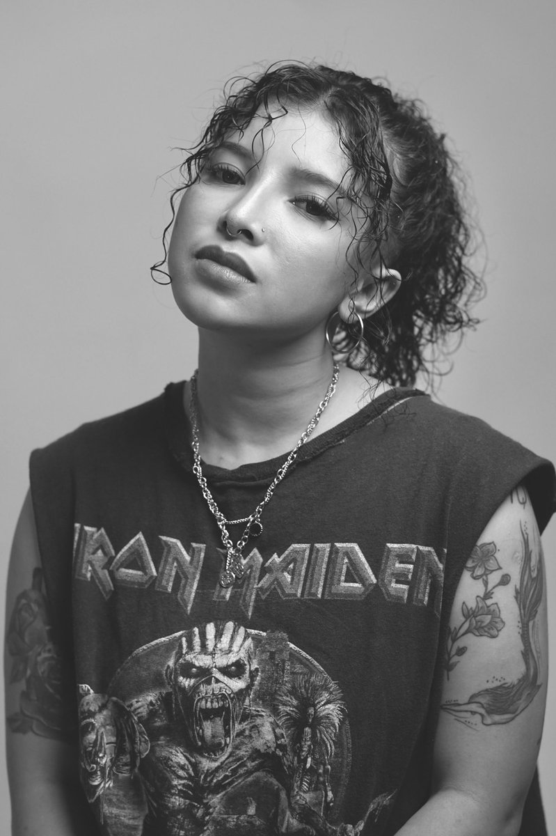 Branding nya keras, galak, serem
Tapi kena cinta nangis