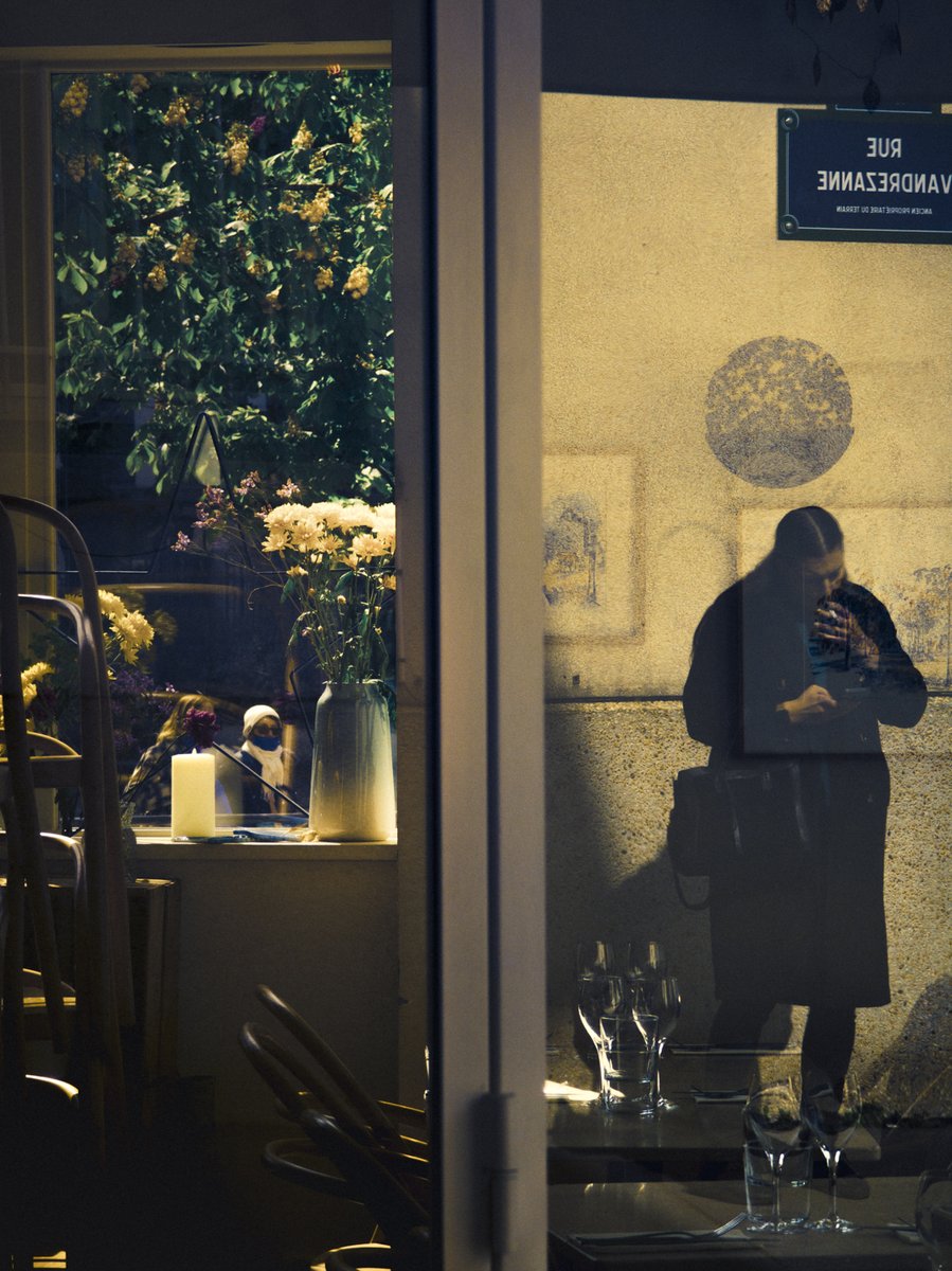 ni_leconte's tweet photo. Reflections in Paris, on phone https://t.co/MsPZqPbCHq