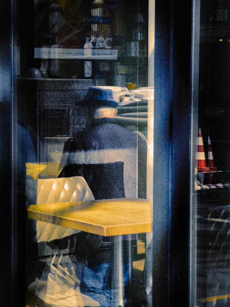ni_leconte's tweet photo. Reflections in Paris, on phone https://t.co/MsPZqPbCHq