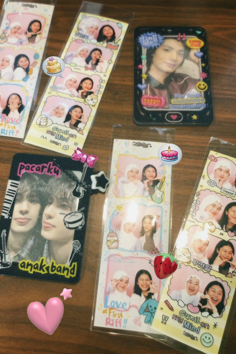 stuckinjoo's tweet photo. celebrating gunil’s and junhan’s birthday with @J00HAZE 💞🎀🍰

– photobooth event by @guniily @gunilistics and @LoveAtFirstRiff 

#GunilOnMyMind
#Love_at_First_Riff https://t.co/iBAJb9jKjW