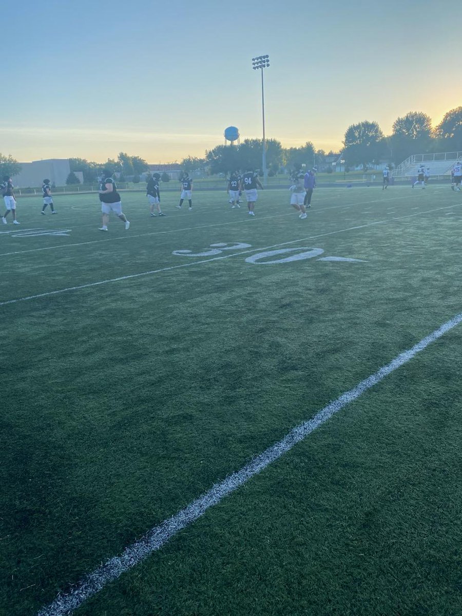 WaldorfGridIron's tweet photo. While most of us were still sleeping, the Warriors were up and getting better. https://t.co/QpzNQHinwO