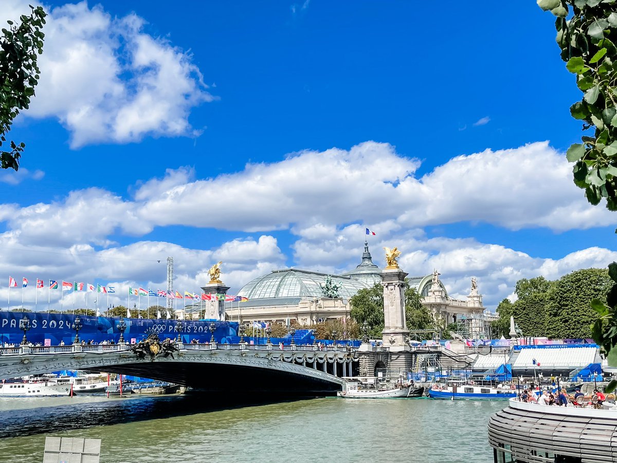 bel_michelle33's tweet photo. Le bleu du ciel 💙 et le bleu de #Paris2024 https://t.co/WJbp5ToMtX