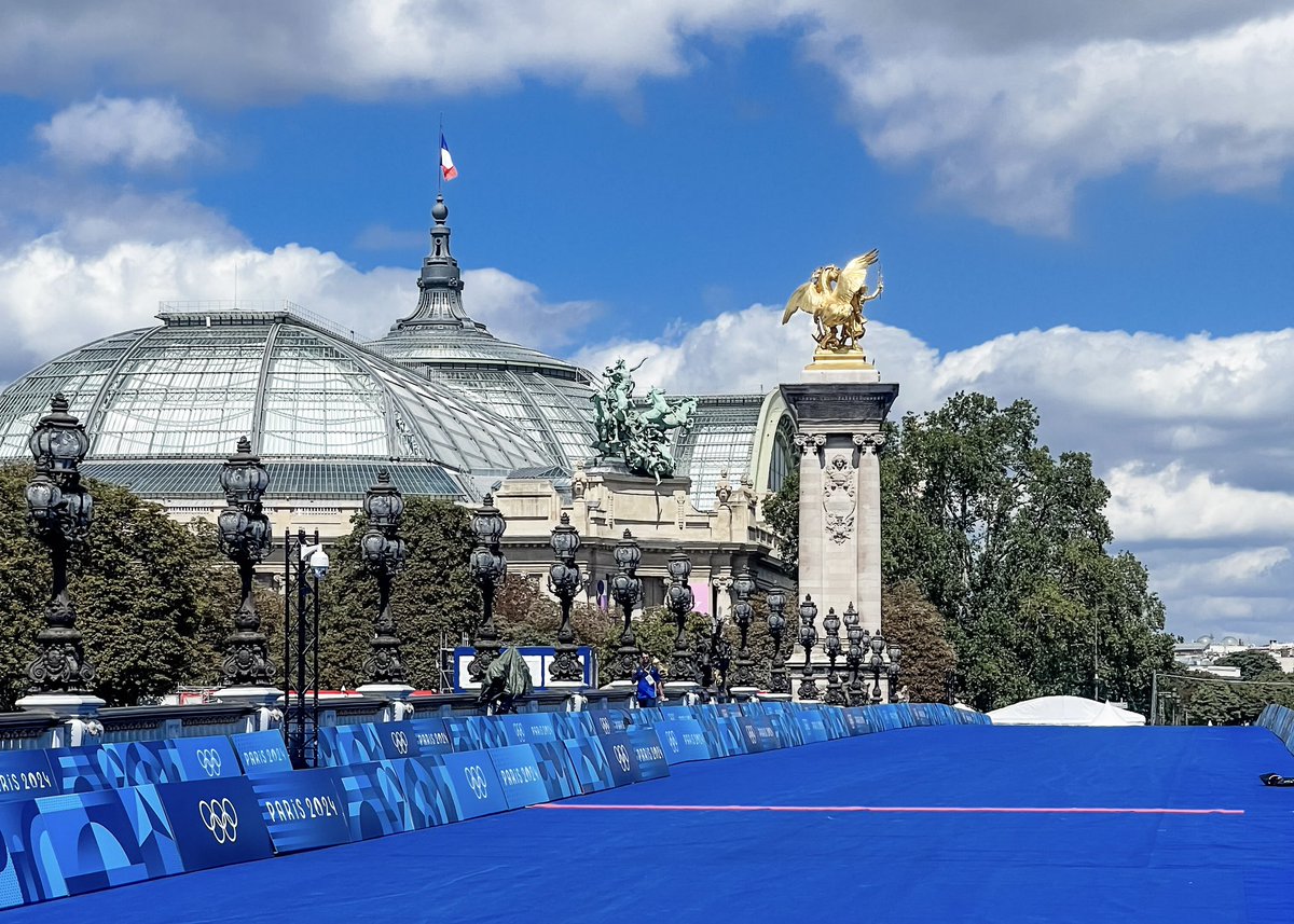 bel_michelle33's tweet photo. Le bleu du ciel 💙 et le bleu de #Paris2024 https://t.co/WJbp5ToMtX