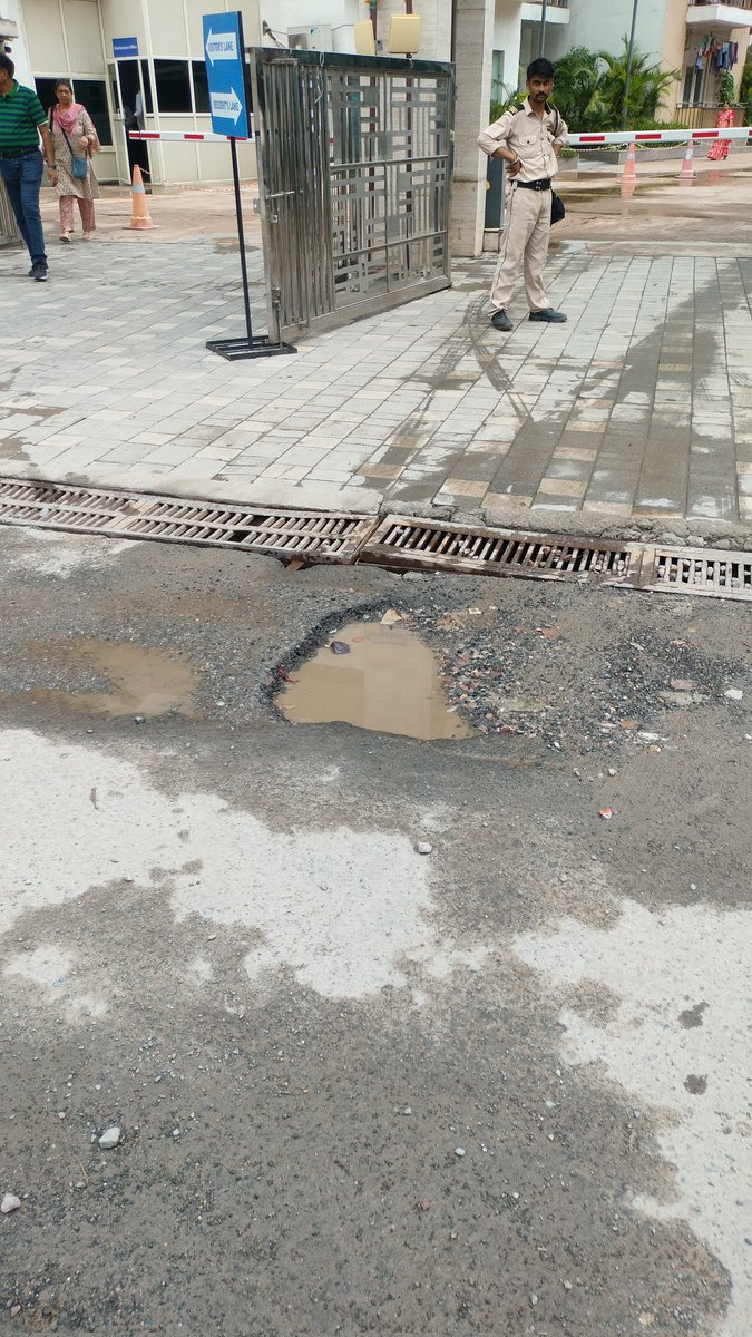 Shreya28573403's tweet photo. Who will take the responsibility of fixing this road of sector 75 Noida, The authority or  the builder ? @PMOIndia @narendramodi @myogiadityanath @myogioffice @CeoNoida @noida_authority @lalclicks @AdtAmbrish @dmgbnagar  @Dkumarchandel @BilalBiswani @Noida7x  @dcptrafficnoida https://t.co/cr0XoEnanV
