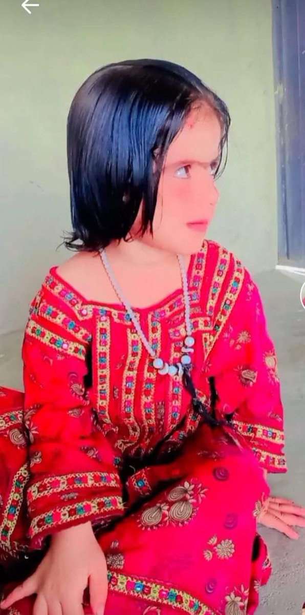 کل رات ڈنڈار کیچ میں سیکیورٹی فورسز کی اندھا دھند فائرنگ سے پانچ سالہ بچی ستارہ شبیر شہید ہوئے اور ابھی تک اس بچی کی لاش کو فورسز لواحقین کے حوالے نہیں کررہی ہے۔

بلوچستان میں مزاحمتی جنگ چھڑی ہوئی ہے پورا بلوچ قوم  بلوچستان میں ہونے والی ظلم جبر اور ناانصافیوں کے خلاف سراپہ