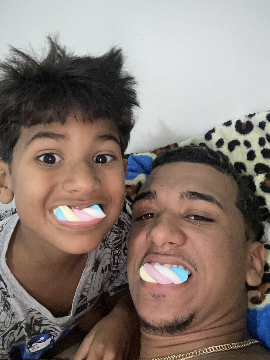 meninoplay777's tweet photo. Oi meu filho Obgd por fazer de mim não um pai tão responsável mais sim um pai que antes de fazer qual quer coisa pensa em vc Obgd pela oportunidade de ser seu pai você é o que tenho de mais precioso na minha vida aprendo com vc todos os dia que tenho que viver por você te amo❤️🍀 https://t.co/WxNaEY7WIA