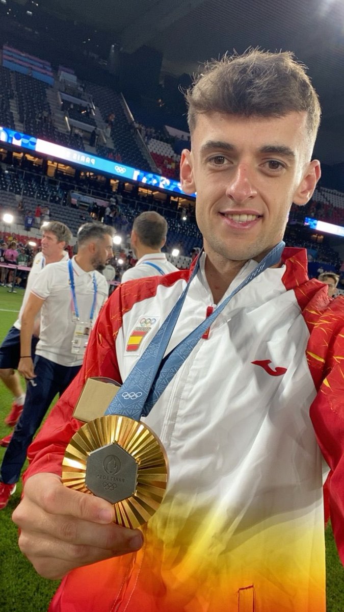 Orgulloso de conseguir el oro olimpicos.

Un sueño nuevo cumplido, a por más!!!

Gracias a <a href="/Osasuna/">C. A. OSASUNA</a> y <a href="/SEFutbol/">Selección Española Masculina de Fútbol</a> por hacerme lograr este nuevo éxito!