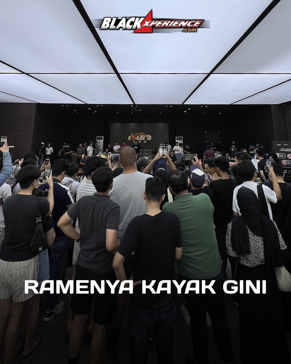blackxperience's tweet photo. Yaa kira-kira begini lah, suasana RWB 012 hari ini di @ivansmotor_official &amp; @thebakajin 👌🏻
Yang penasaran kayak gimana, langsung aja gas geser slide-nya!
#Blackxperience #BlackAuto #AkiraNakai #Porsche997 https://t.co/JEa6uvijzc