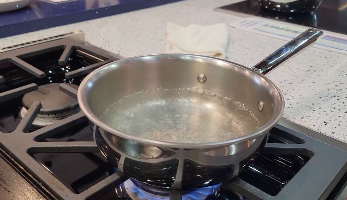 MAGreenBuilding's tweet photo. A Cooktop Cookoff with Matt Hoots and #GreenInfluencerATL Members: #GasStoves vs #Induction #cooking vs #Infrared. Guess who wins: https://t.co/jmENjHK1Dv @SawHorseDesign #kitchens #safety #health #indoorairquality #IAQ #retrofits #renovations #homes #building #greenbuilding https://t.co/05BN2yQ7aJ