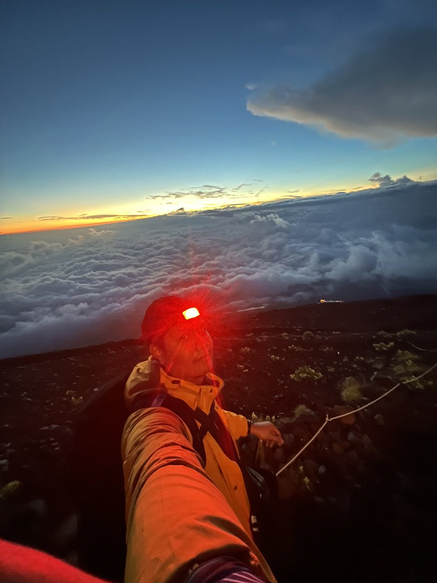 nazrin_jong's tweet photo. Misi ke Puncak Fujisan berjaya 🫡 https://t.co/BmzDRKiwVk