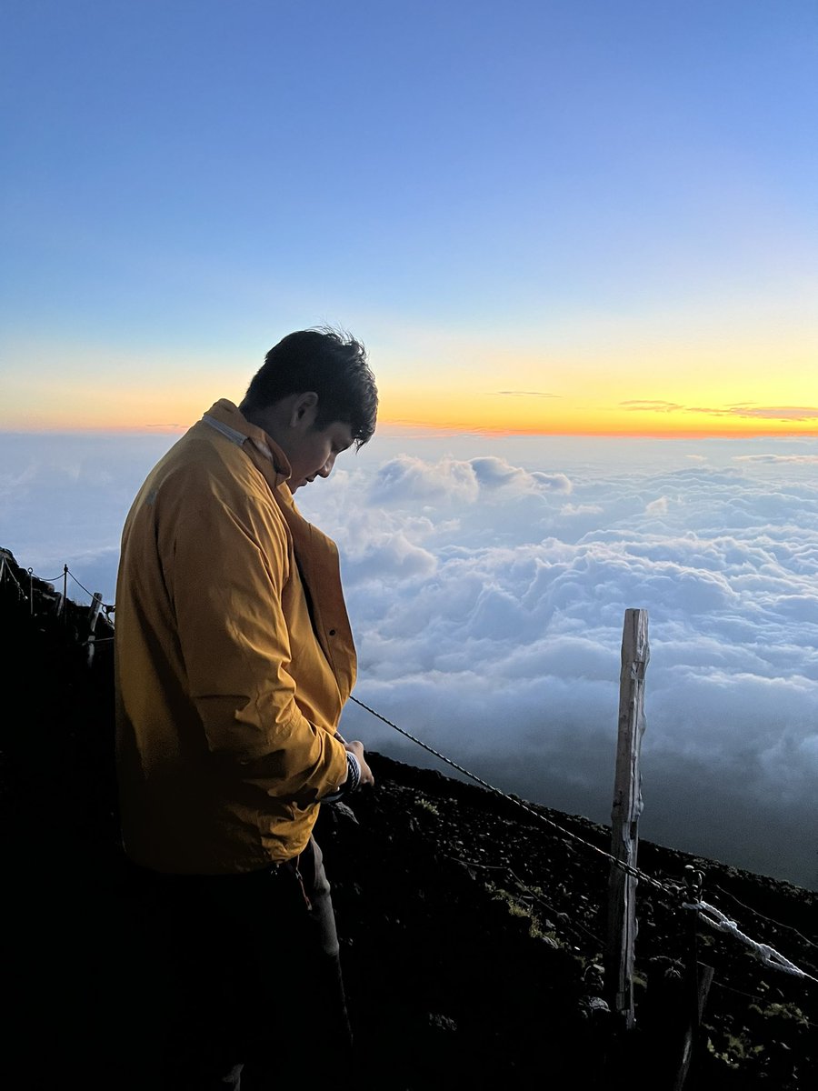 nazrin_jong's tweet photo. Misi ke Puncak Fujisan berjaya 🫡 https://t.co/BmzDRKiwVk
