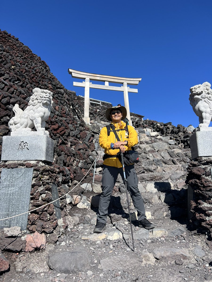 nazrin_jong's tweet photo. Misi ke Puncak Fujisan berjaya 🫡 https://t.co/BmzDRKiwVk