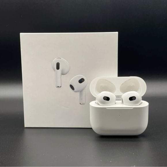 mazinmoon4's tweet photo. Apple 🍎 airPods 3 generation original 
Not opened 
ضمان سنة من apple 
7000 جنيه مصري https://t.co/B28YevI3Vp