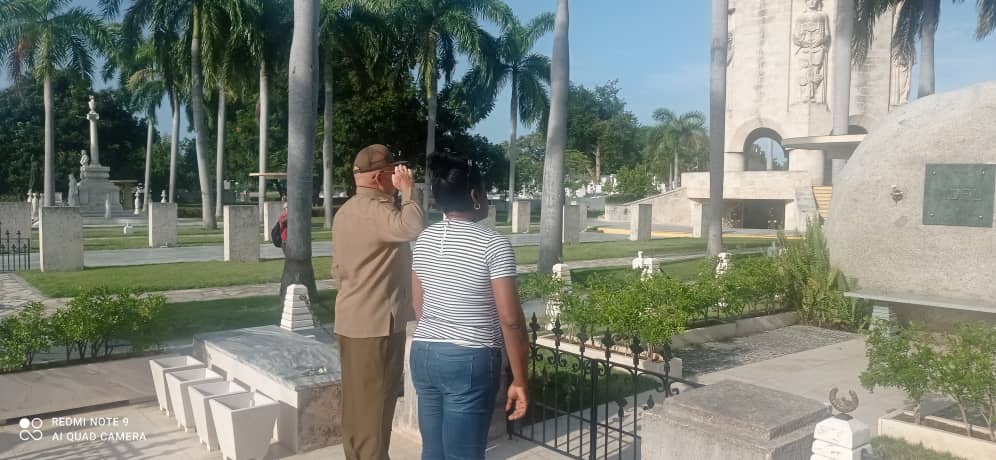 El XXI encuentro de los Conjuntos Artísticos Integrales de Montaña comenzó en Santiago de Cuba por donde tenía que comenzar.
Fidel: " lo primero que tenemos que salvar es la cultura"