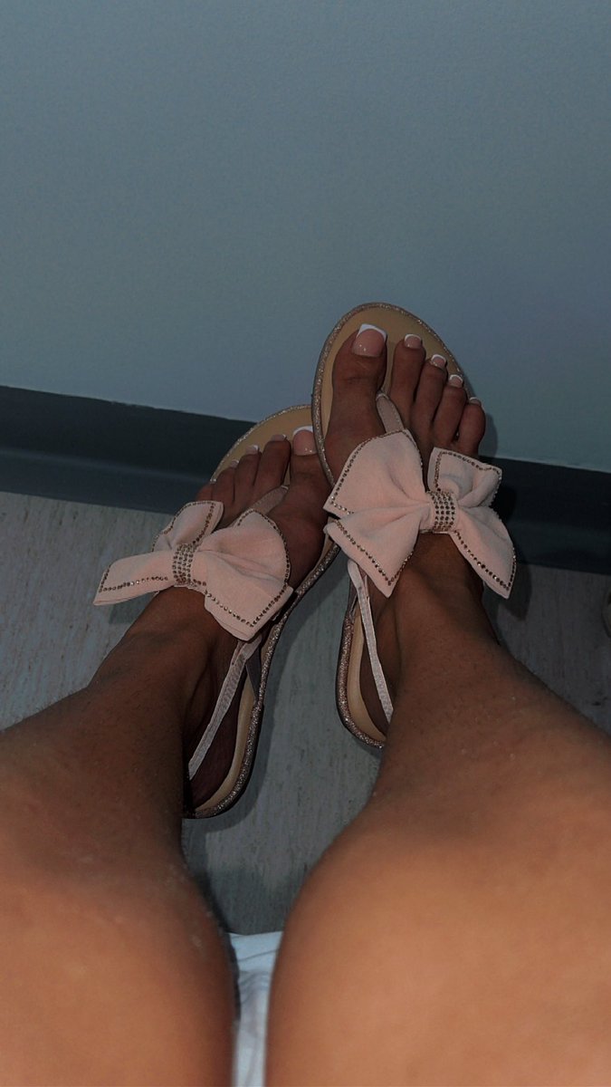 unknowntee123's tweet photo. Daddy come suck them 😈 

#feetworshi̇p #toes #soles #feetsell #FOOTFETİSH https://t.co/27r2rCOPEV