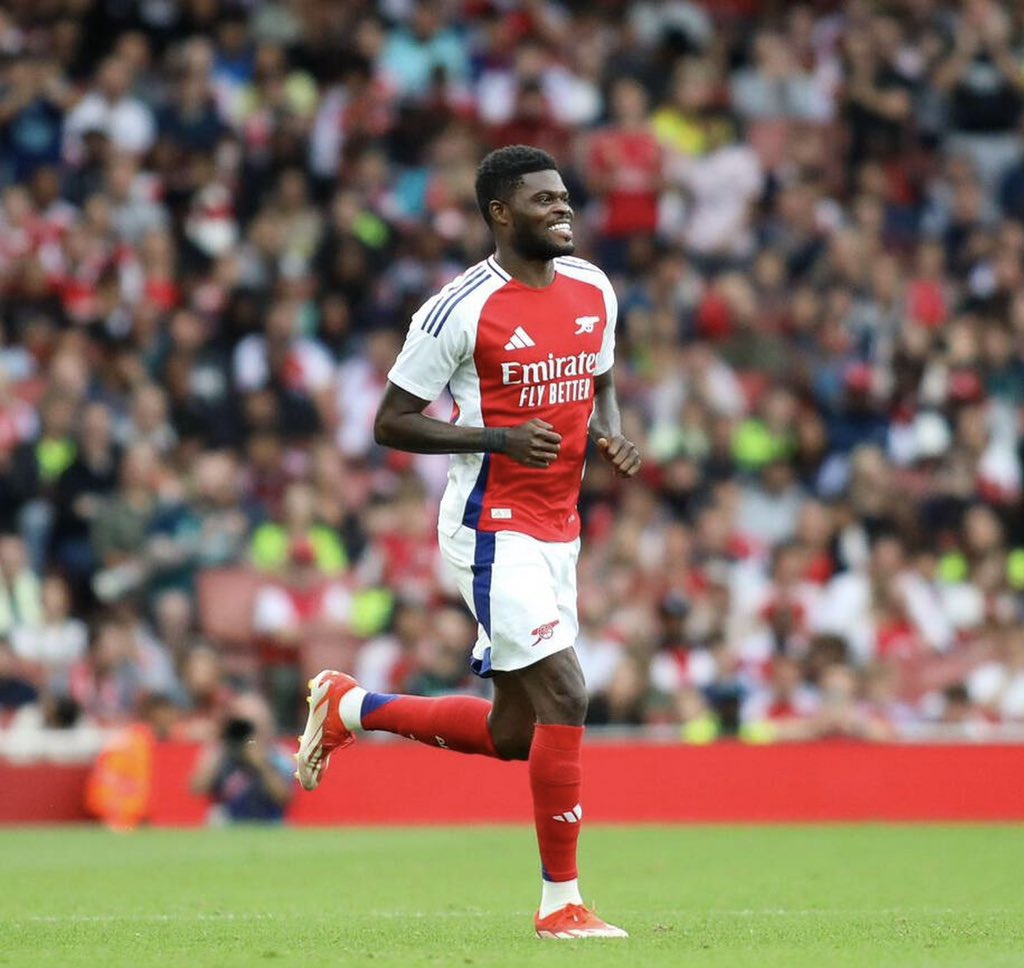 Thomas Partey vs Lyon 

- 77 minutes played 
- 53 Touches 
- 100% Accurate long balls 
- 100% Ground duels won
- 98% Accurate passes 
- 47/48 Accurate passes
- 7 Passes into the final third 
- 6 Recoveries 
- 4/4 Long balls 
- most passes in the game 🥇

The Best DM itw