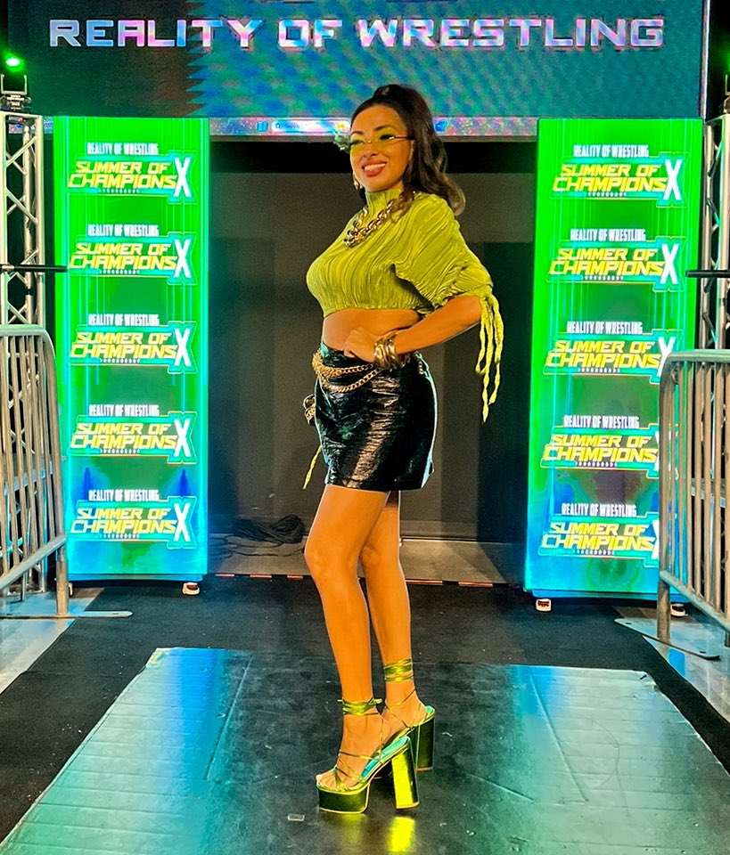 CTtheMicSlayer's tweet photo. 🌴🌴
SUMMER OF CHAMPIONS X
@TheOfficialROW was a MOVIE 🎥
LAST NIGHT!
🌴🌴
#CommentaryTeam #CalledmyFirstFULLROWshow! https://t.co/yljlp7T6L8