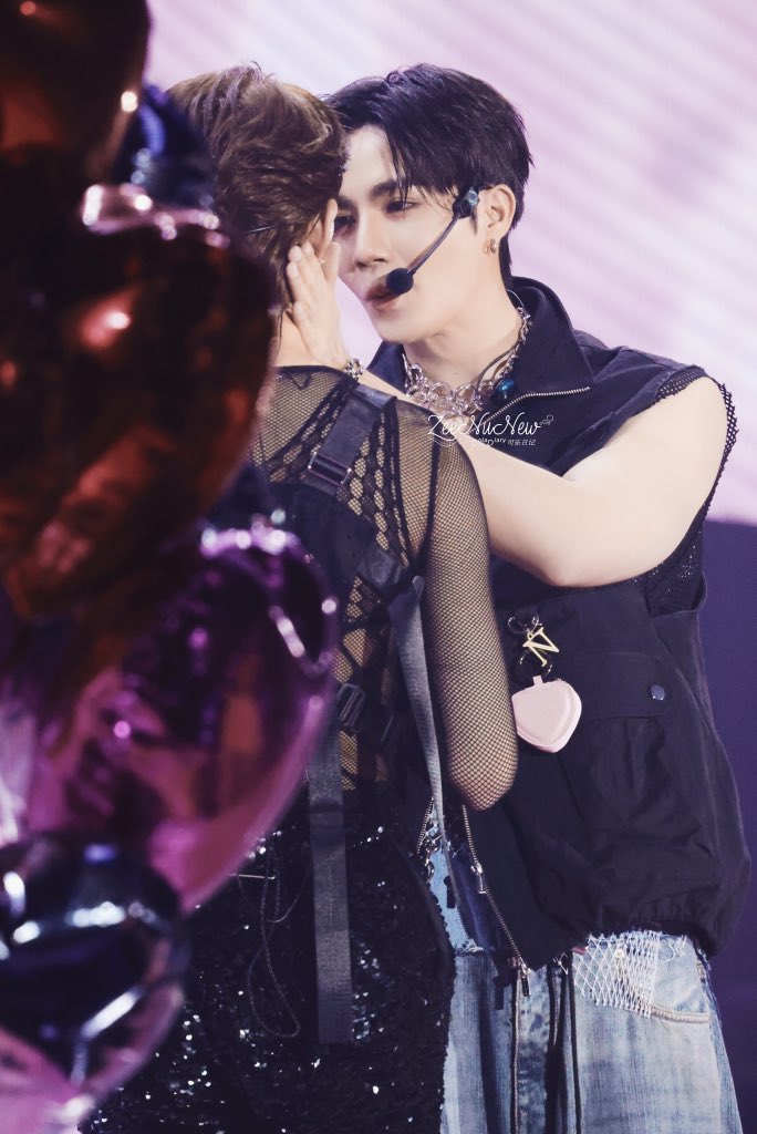 NuNew 1st Concert Day2💗
20240811📷
#NuNew1stConcertDay2 

<a href="/CwrNew/">NuNew</a> #NuNew 
<a href="/zee_pruk/">Z</a> #ZeePruk 
#ZeeNuNew #ซนซน