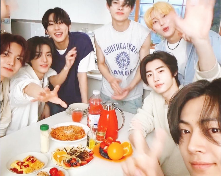 EN7ernally's tweet photo. highway with you, we’ll ride last forever ⋆ ₊ ﾟ ෆ * ₊ ⋆ https://t.co/UYJMM78eRo