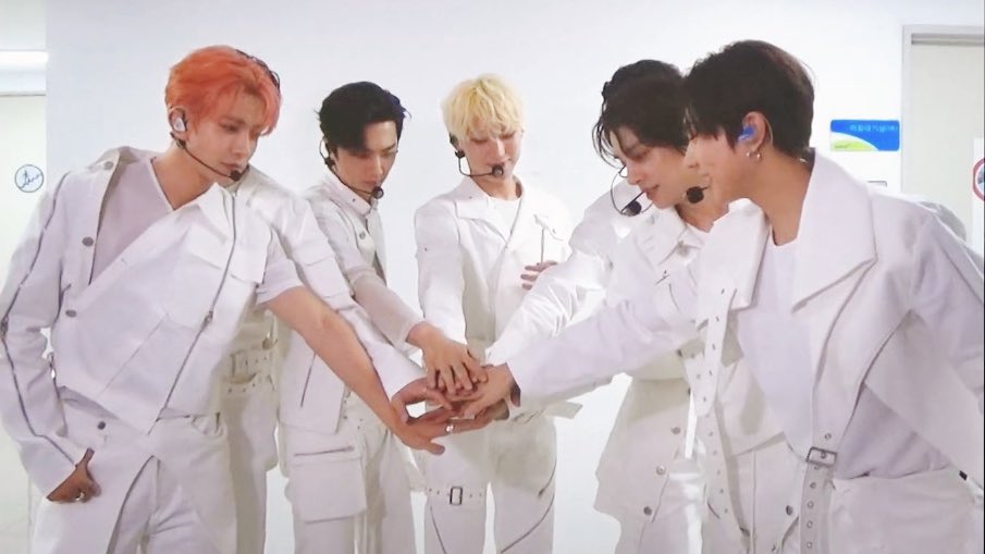 EN7ernally's tweet photo. highway with you, we’ll ride last forever ⋆ ₊ ﾟ ෆ * ₊ ⋆ https://t.co/UYJMM78eRo