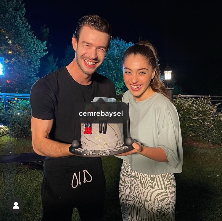 cindirel_la's tweet photo. how is started                              how is going

#AyCem ✨ https://t.co/hnz28wQoZy