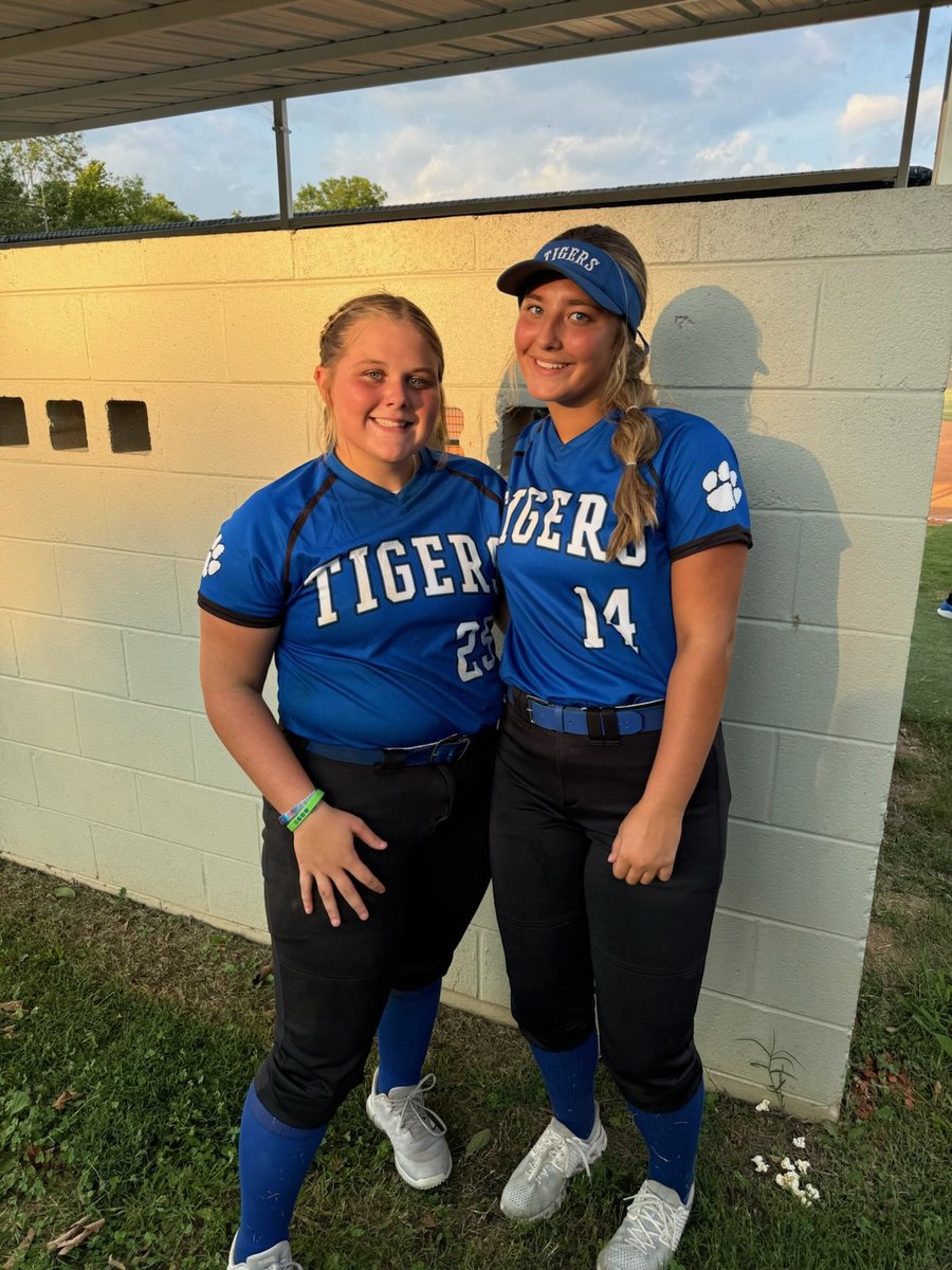 ForceElite2027's tweet photo. More of our girls getting their school ball seasons going! #GoForce #GHSAsoftball
@KaydenStuckey @cpritchett2027 @EmmaHarper2028 @KatyHaddock12 @MollyOBrien2027 @ebowling_fe2027 @LizetJimenez08 https://t.co/fU7Jr6M7cw