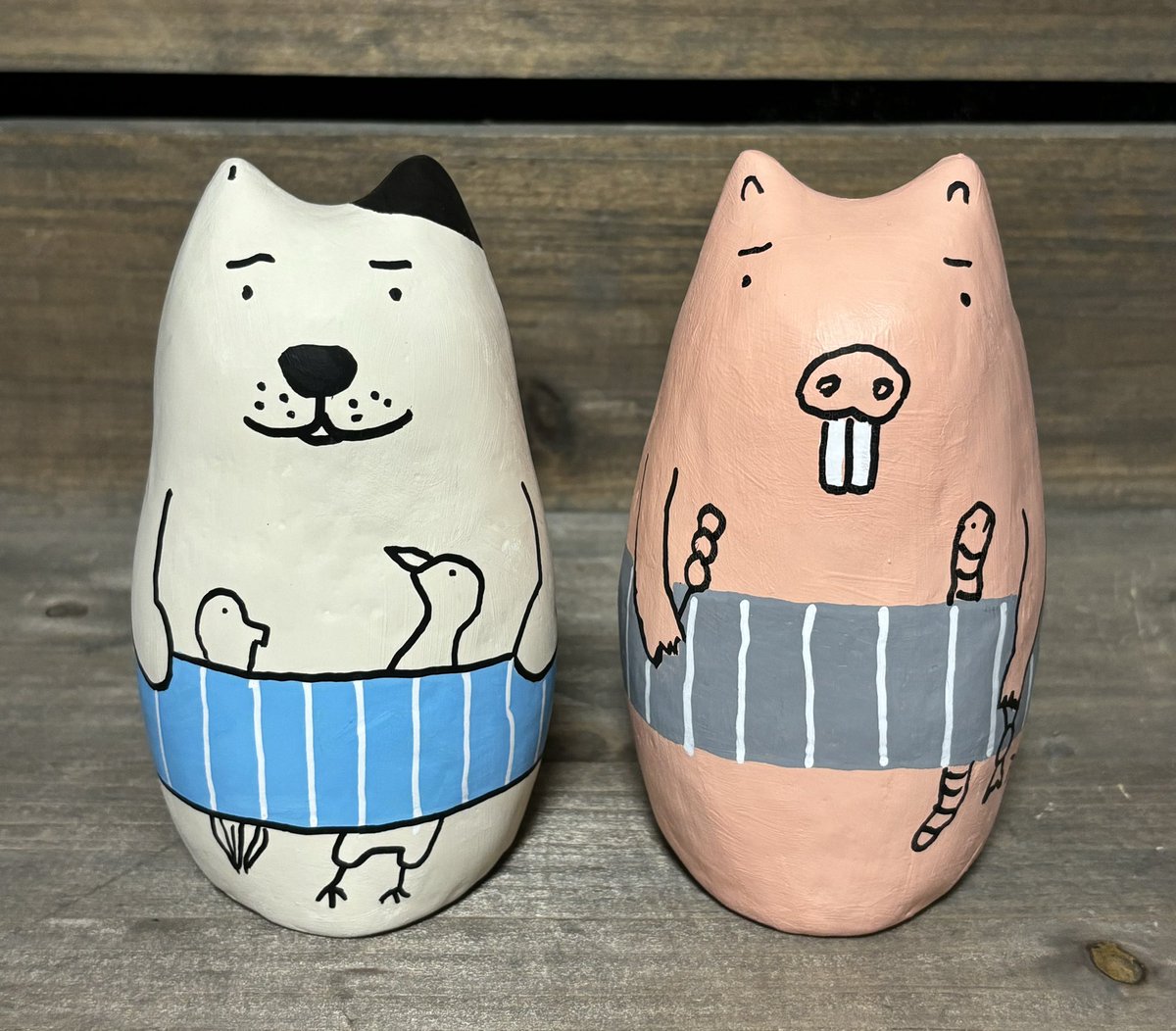 「渋谷円山町にあるイロドリヤマに登って天才 岡林みかん作のイヌとハダカデバネズミ連」|きはらようすけ（かいじゅうステップ制作中！)のイラスト
