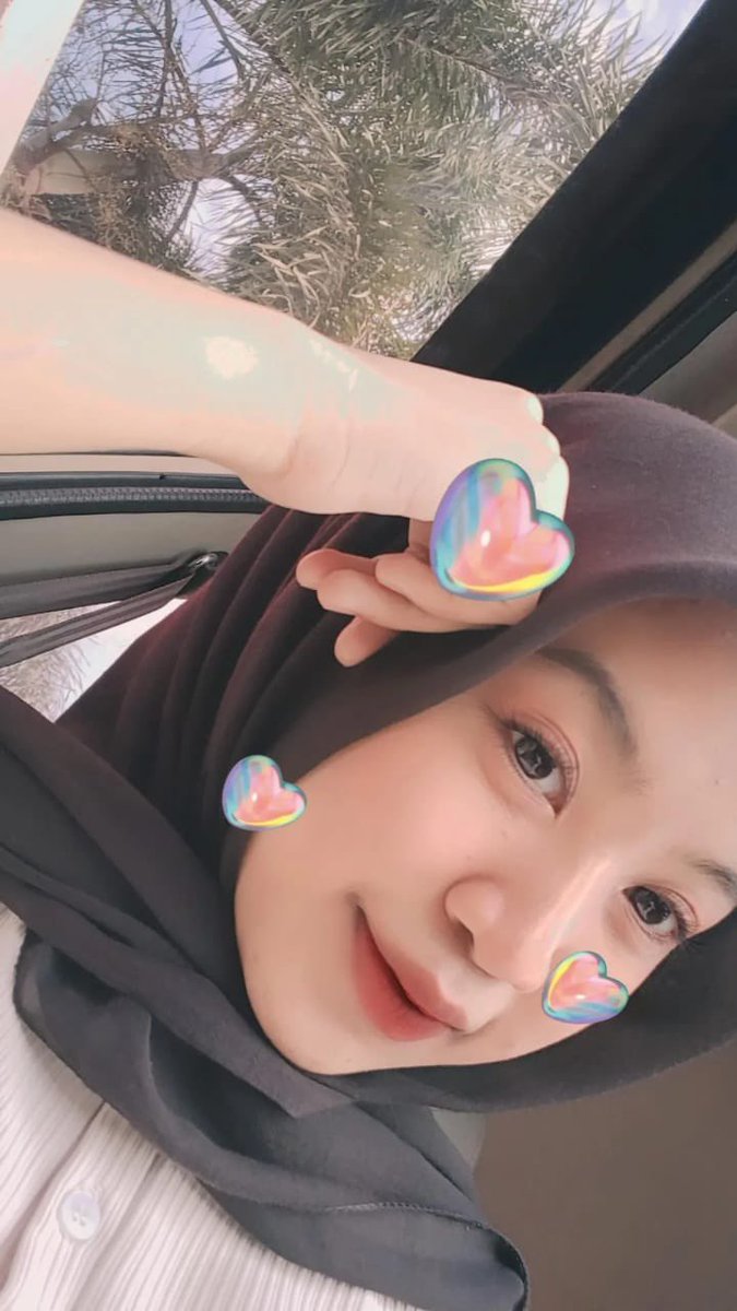 Andikhoirul2's tweet photo. Dia yang cantik, gua yang gelisah😬 https://t.co/RtzH5VUWcK