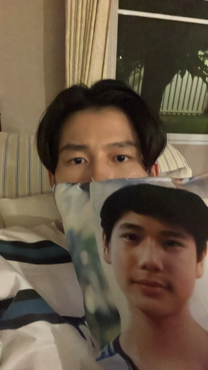 wonderphuw's tweet photo. pond, do you still have this pillow? @ppnaravit https://t.co/5guDL7MMjf