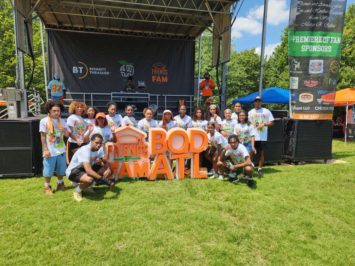 Darkberri2's tweet photo. We Celebrated my daughter being a Friends of Famu scholarship recipient 🧡 Be Out Day was a little different for me this year. I'm proud ass Rattler Momma! 🐍 https://t.co/k9uL1bCEF3
