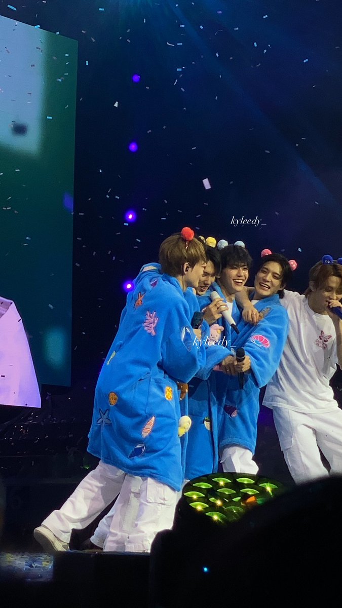 huangrjaedo's tweet photo. this photo sequence huhuhu happiness looks good on you dreamies! thank you for this yet again, unforgettable night 😭💚🫶🏻

#TDS3inManila #TDS3inMNL #THEDREAMSHOW3_in_MANILA #NCTDREAM_THEDREAMSHOW3_in_MANILA https://t.co/H3LYZ5rh6F