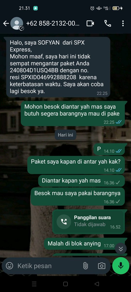 hynfrret's tweet photo. Tolong dong Kurir Kurir gak sopan dan gak bertanggung jawab gini di tindak,saya tanya baik baik malah ngeblok, paket saya gimana yah....🥲 @ShopeeID  @ShopeeCare https://t.co/FdxgBXE18a