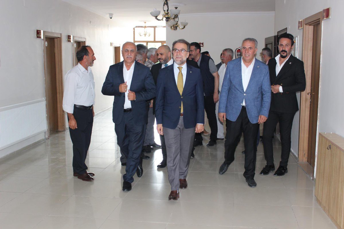 nureddingul's tweet image. Ağrı Hamur İlçe Belediyemizi ziyaret ettik. Seçimlerde gösterdikleri başarıdan dolayı Belediye Başkanımız İsmet Aslan’ı tebrik ederek belediye çalışmalarında gösterdikleri gayretten dolayı kendilerine teşekkür ettik. 
#ağrı #hamur #erbakan #yenidenrefah #fatiherbakan