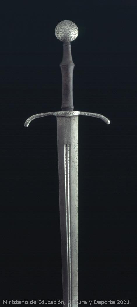 A broad #Longsword decorated with delicate etching,

OaL: 48.8 in/124 cm
Width: 9.1 in/23 cm

#Italy, ca. 1426-1575, housed at the <a href="/Museo_Lazaro/">MuseoLázaroGaldiano</a>

#weapons #sword #renaissance #museolazarogaldiano #art #history