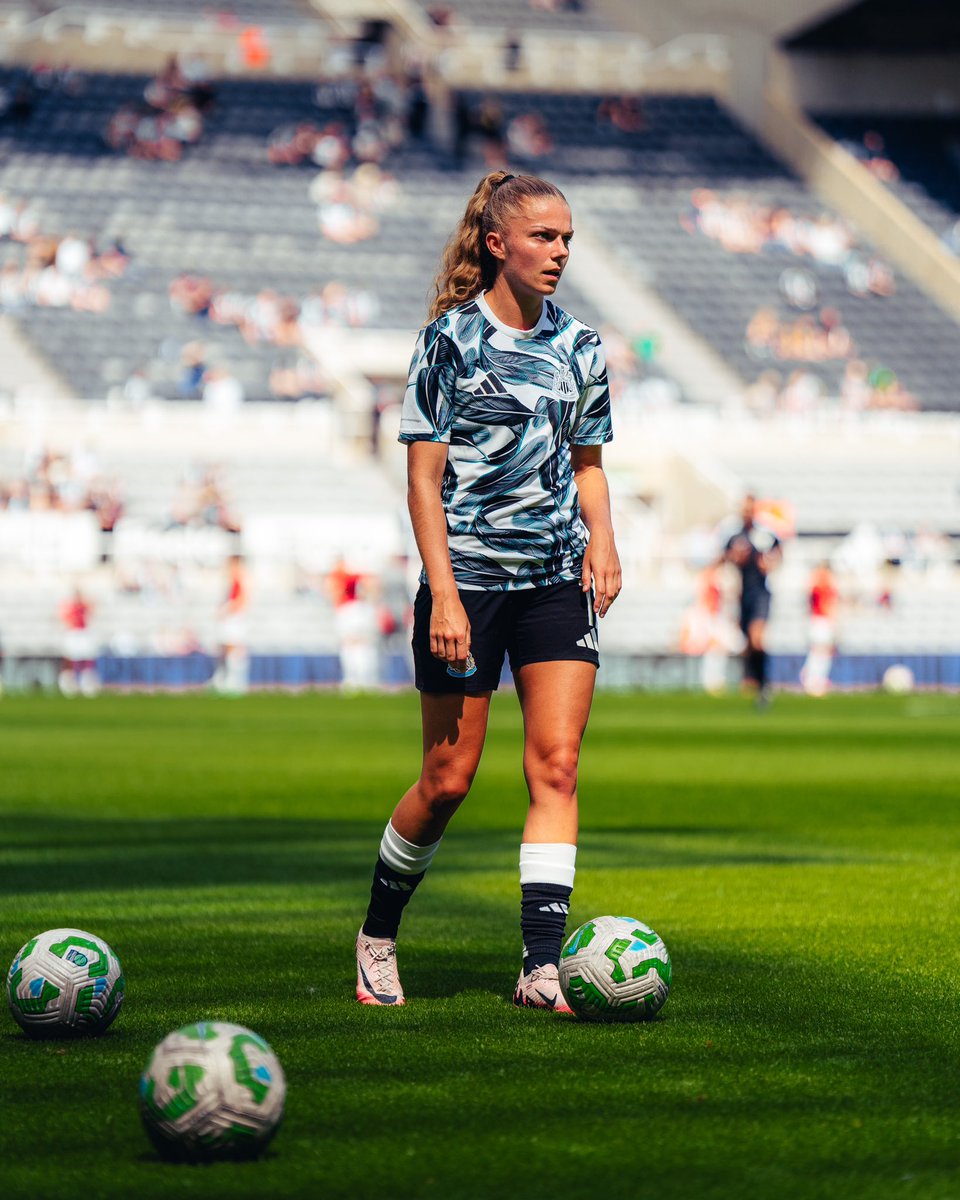 amyandrews_x's tweet photo. A special day at St James’ Park 😍 https://t.co/ipAZp7aFM0