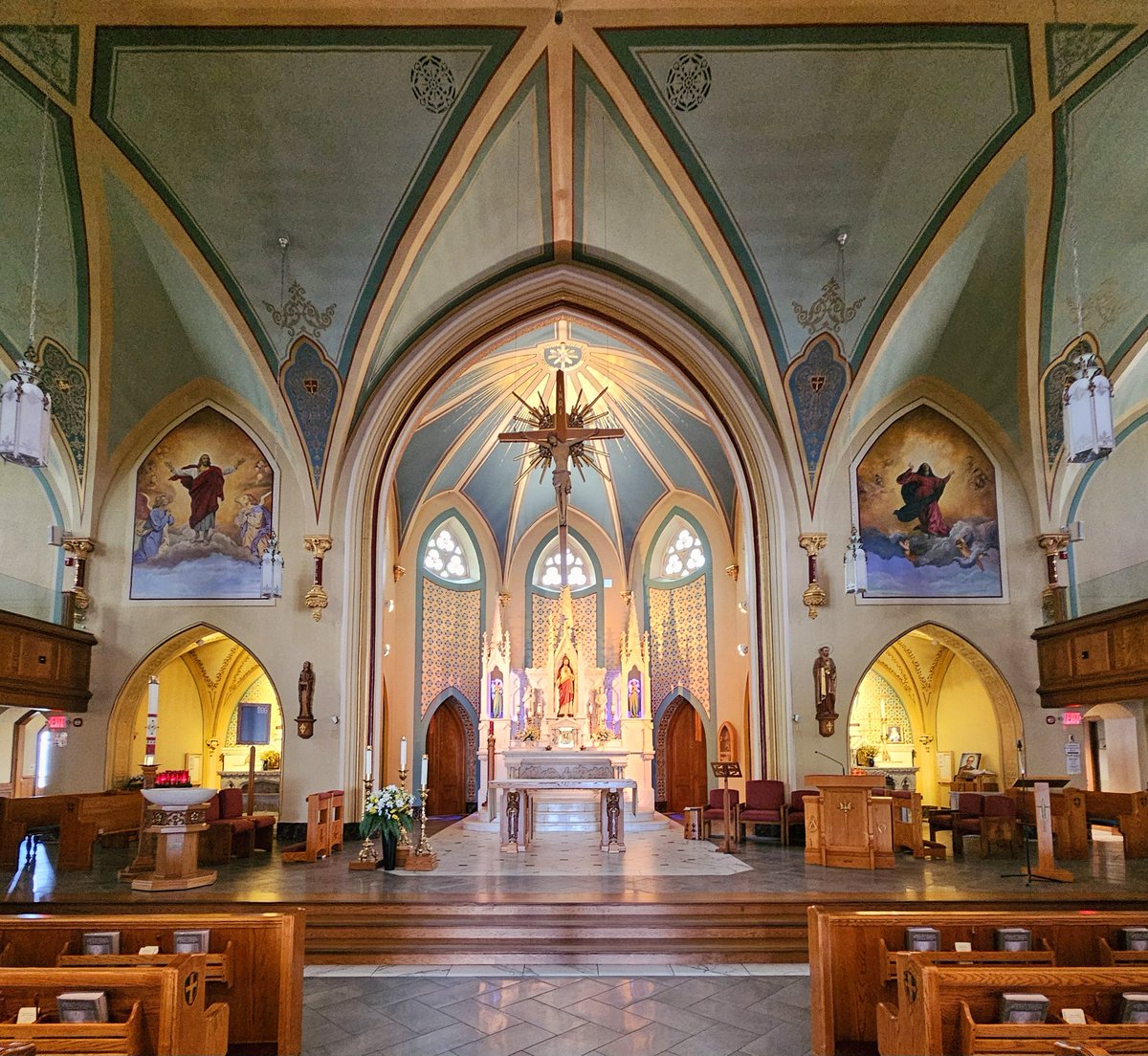 FrJohnADoyle1's tweet photo. 15 minutes in loving adoration before Jesus in the Blessed Sacrament has a greater effect on the transformation of the world than an hour or more spent in social action. #abideinJesus #withGodallthingsarepossible https://t.co/Rv31xj84sb