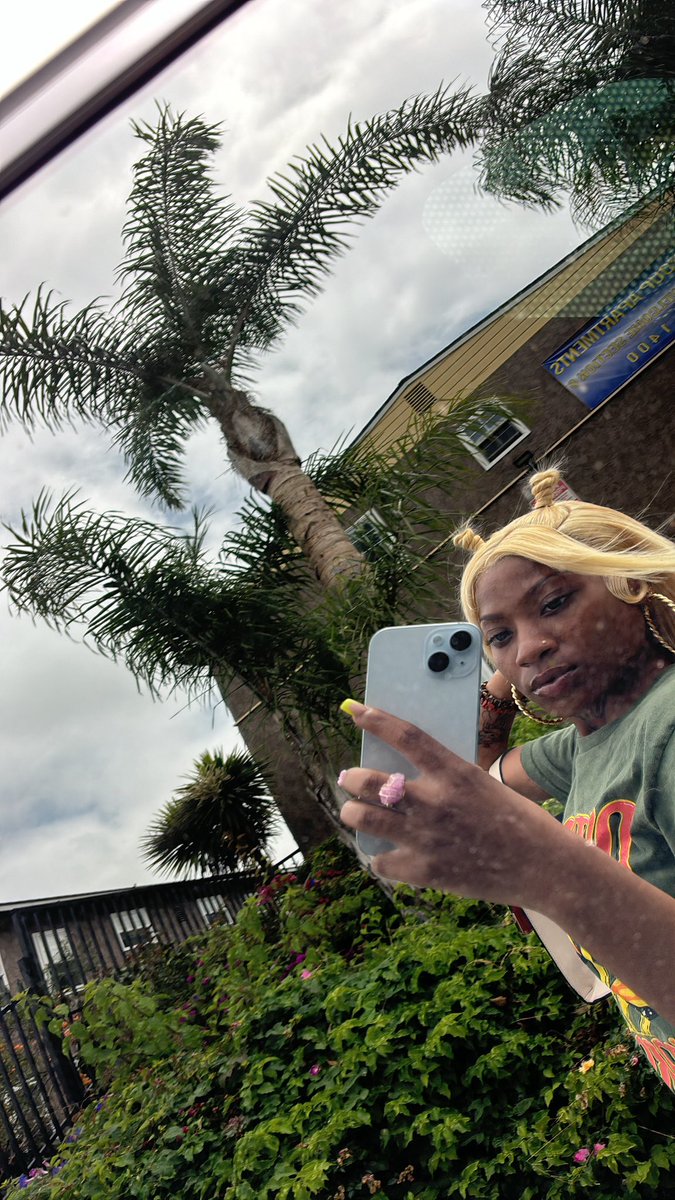 5Muckh's tweet photo. #nomakeup #nolashes pretty ass bitxh where she bome frm https://t.co/vrR0PwZgIZ