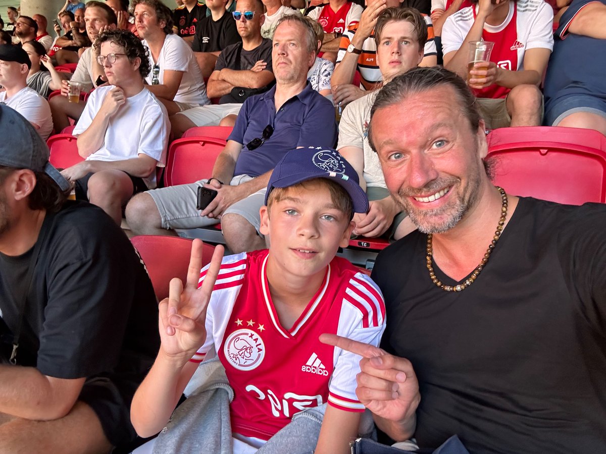 JonathanSteeman's tweet photo. @AjaxFancare #Ajaxdebuut Een jongen met een wereld voetbal droom. ❤️ https://t.co/4P2XXewdrf