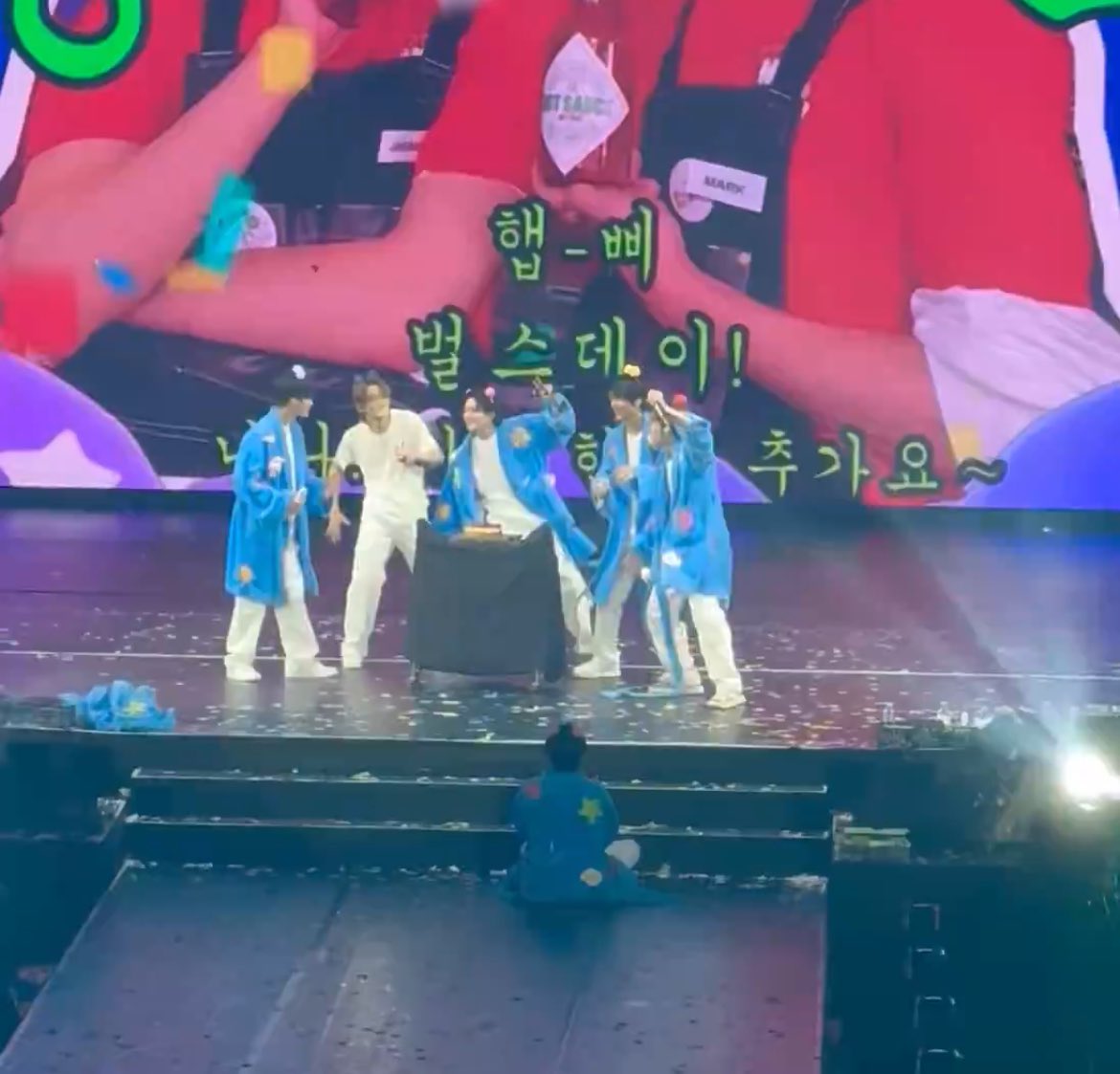 my25thofaugust's tweet photo. my favorite genre is haechan watching dreamies having fun with so much adoration in his eyes https://t.co/WQet8LVTp1