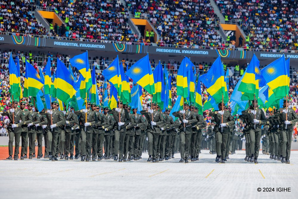 SamanthaTeta's tweet photo. “RDF twihaye intego, RDF ku rugamba ntidusubira inyuma n’umurage w’abatubanjirije, ubutwari mwagaragaje tuzabukurikiza.

Ababunga mu mashyamba, bafite umugambi wo gusenya u Rwanda bazarukurahe kandi dufite inshingano zo kururinda.” ✊🏾😎 https://t.co/6NHRHfDBEm