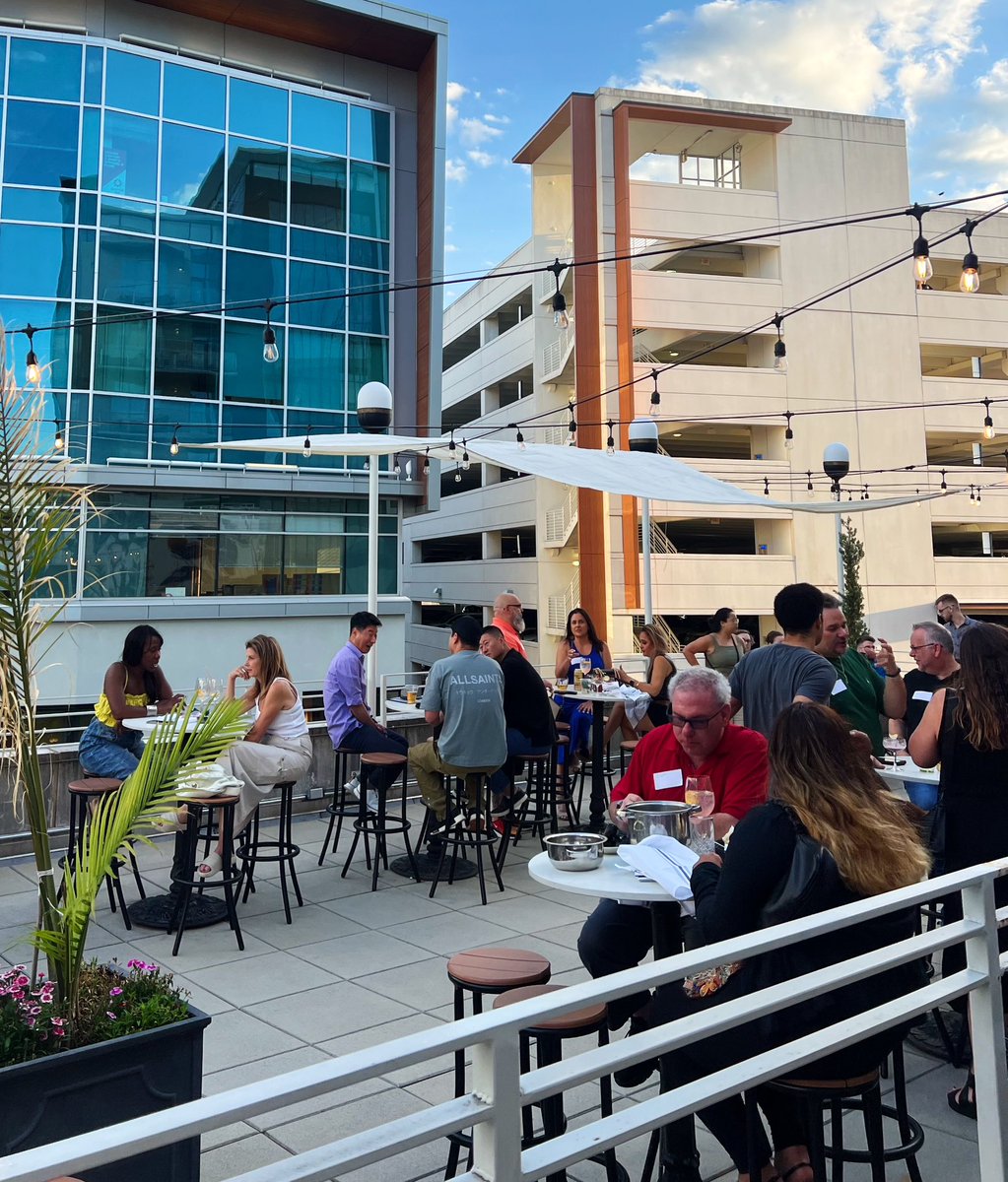 Picture perfect day for brunch on the rooftop lounge! Omelettes,crepes, croque monsieur and more. Don’t forget all the tasty cocktails! 
#MosaicDistrict