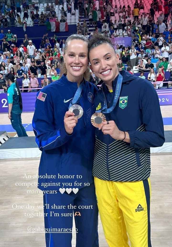 a kelsey postando foto com a gabi 🥹