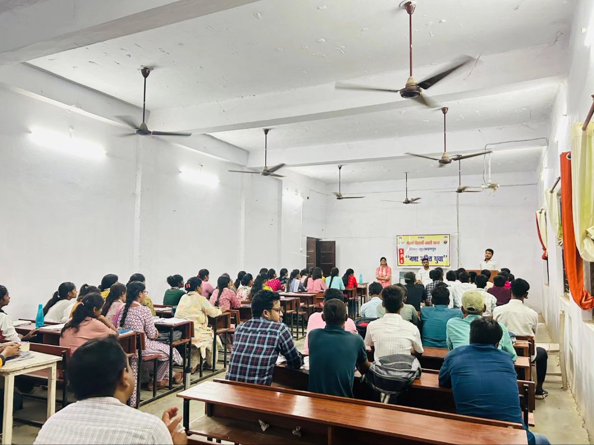 students4seva's tweet photo. सेवार्थ विद्यार्थी काशी प्रांत, कुशभवनपुर के कार्यकर्ताओं द्वारा प्रतियोगी छात्रों के बीच "नशा मुक्त युवा" विषय पर संगोष्ठी का आयोजन किया गया जहाँ विद्यार्थियों ने नशा मुक्त समाज बनाने की सपथ ली।
#StudentsForSeva #WeAreSFS #ServingSociety https://t.co/1f1cytjb6f