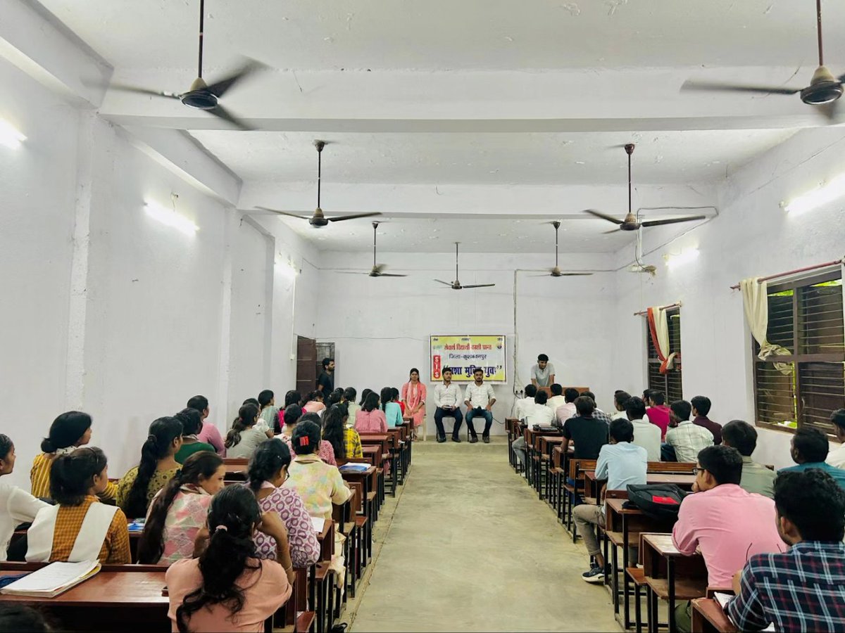 students4seva's tweet photo. सेवार्थ विद्यार्थी काशी प्रांत, कुशभवनपुर के कार्यकर्ताओं द्वारा प्रतियोगी छात्रों के बीच "नशा मुक्त युवा" विषय पर संगोष्ठी का आयोजन किया गया जहाँ विद्यार्थियों ने नशा मुक्त समाज बनाने की सपथ ली।
#StudentsForSeva #WeAreSFS #ServingSociety https://t.co/1f1cytjb6f