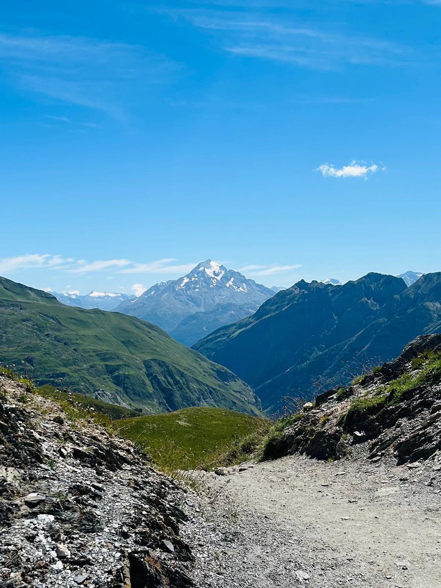 Tour de Mont Blanc days 2 &amp; 3 completed. We have trekked into Italy for a rest day. Tomorrow we trek into Switzerland. The elevation gained averages about 3k to 5k per day with a current max reached of 8300ft. The views are ❤️