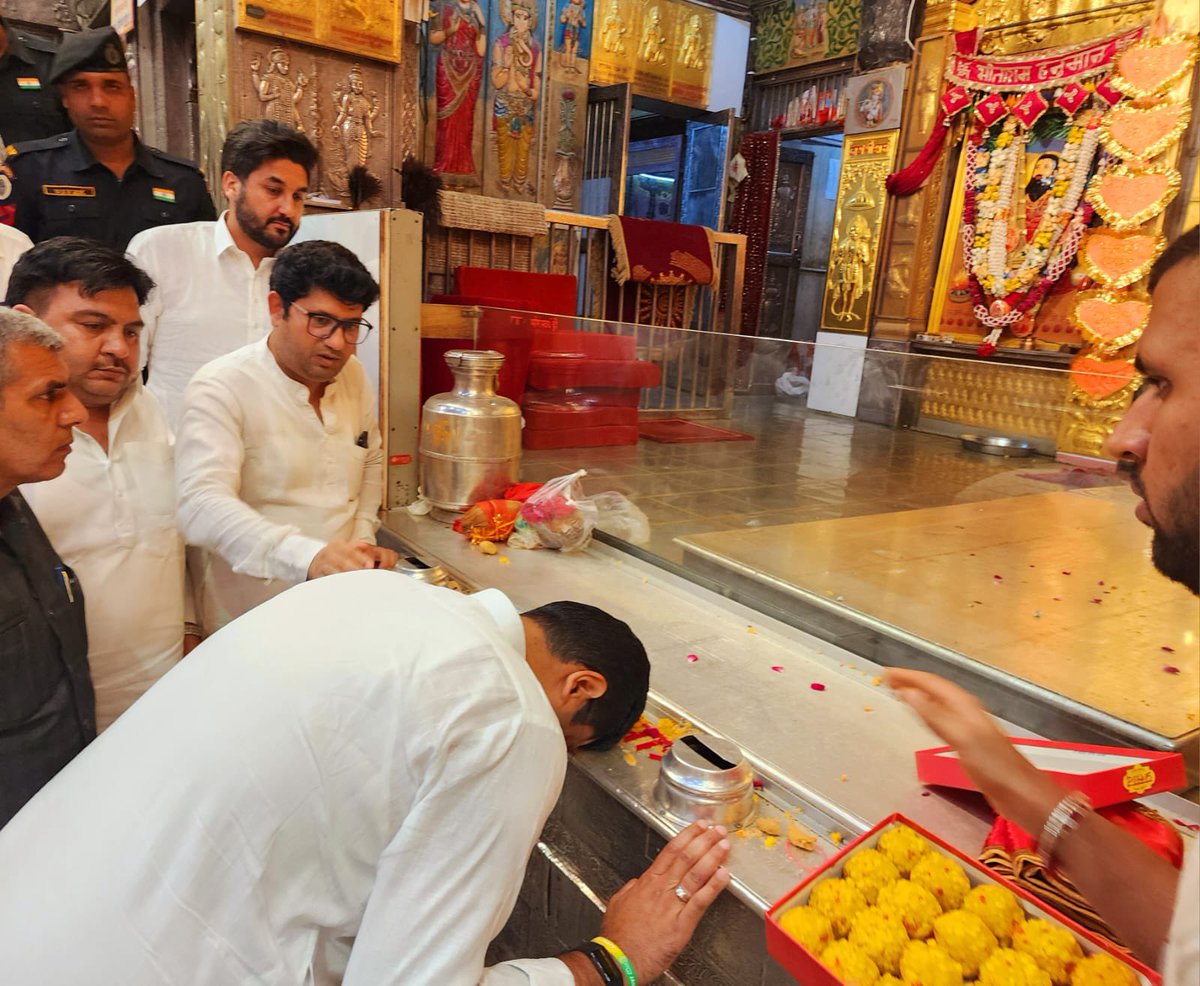 Dchautala's tweet photo. आज वीरभूमि राजस्थान में सालासर धाम में श्री बालाजी मंदिर में पूजा अर्चना की और श्री वीर तेज़ा जी महाराज़ की जन्म स्थली खरनाल में मंदिर निर्माण कार्य का निरिक्षण किया तथा बीकानेर ज़िले के देशनोक स्थित श्री करनी माता मंदिर में पूजा अर्चना कर प्रदेश व देश की सुख-समृद्धि व खुशहाली की कामना की।