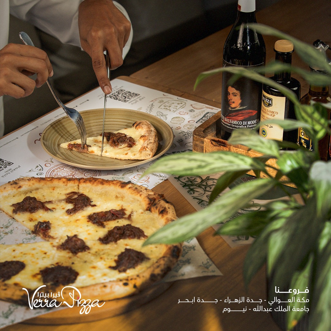 verrapizza's tweet photo. كل شريحة تأخذك في رحلة مذاق لا تنسى✈️❤️

زورونا الحين في فروع ڤيرا بيتزا في المملكة.✨

او اطلب الآن عبر تطبيقات التوصيل: هنقرستيشن-جاهز-تويو-مرسول-كريم-ذاشيفز-لقمتي 🛵

#من_روما_لڤيرا

#أطباقنا_إيطالية_أصلية

ڤيرا بيتزا أطباقنا إيطالية أصيلة✨ https://t.co/oqShjHd8tK